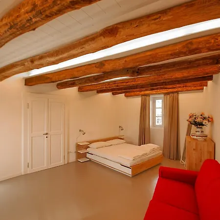 Rustico Moderno Гиффа